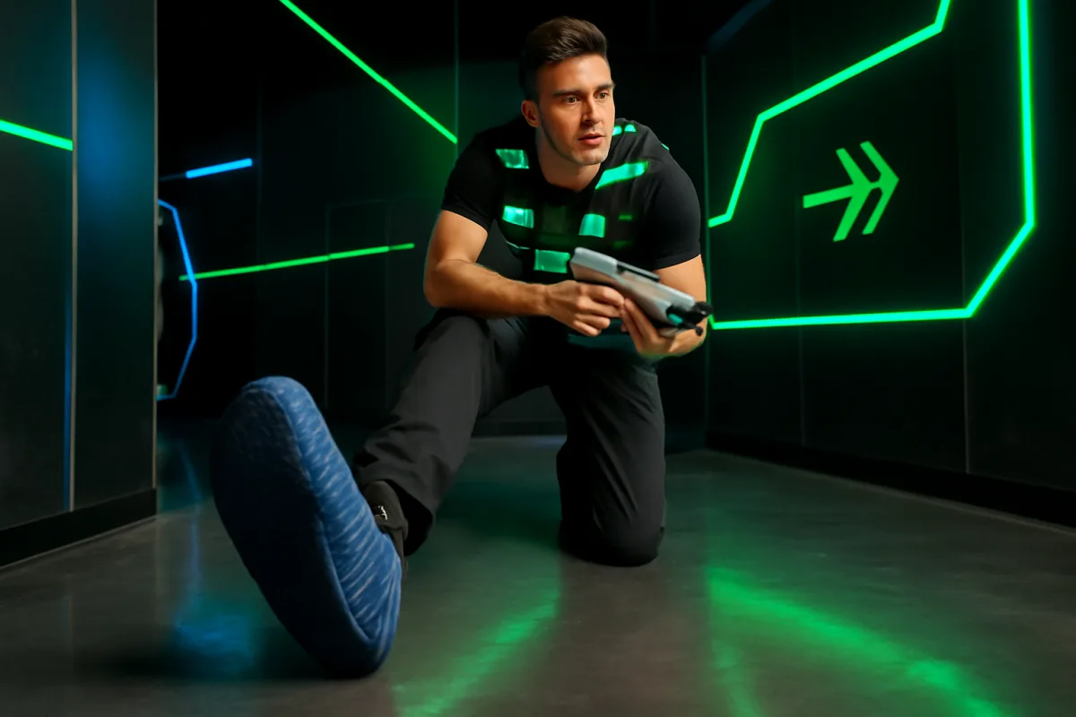 Pavimento scivoloso nelle arene di laser game: la soluzione per non perdere il footing