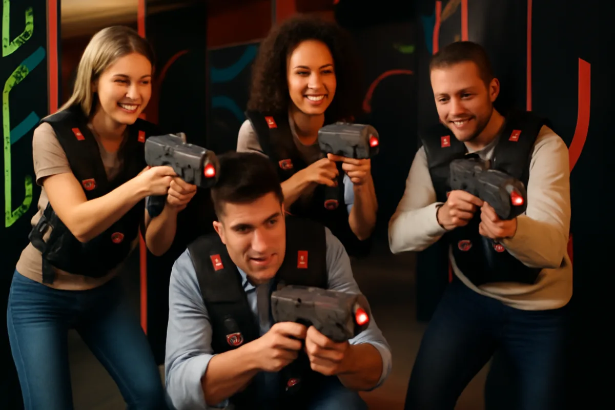 Laser game per gruppi misti: strategie e motivi per cui tutti possono divertirsi insieme